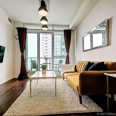 30 Off Lake View Property Heart Of Downtown Торонто Экстерьер фото
