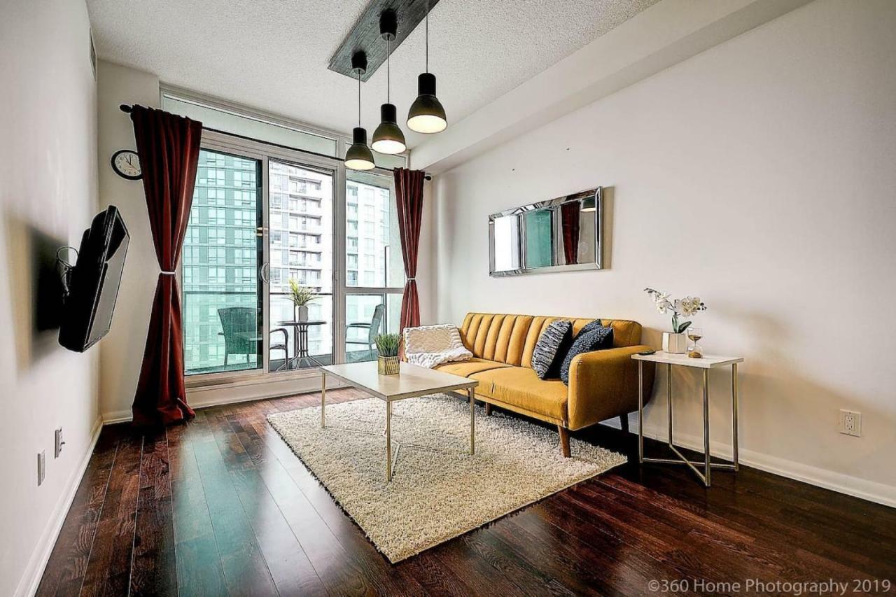 30 Off Lake View Property Heart Of Downtown Торонто Экстерьер фото